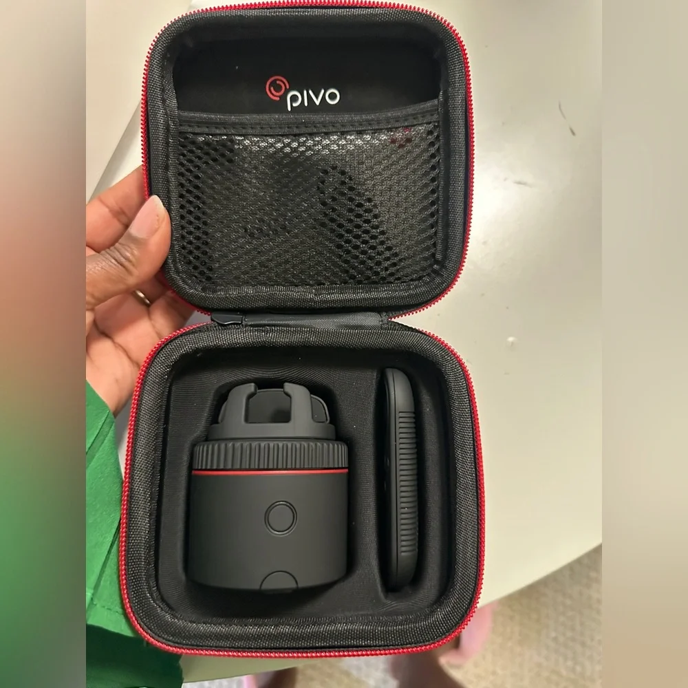 NWT Pivo Smartphone Camera Mount Full Set with Remote, Carrying Case and Cords